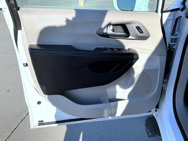 2022 Chrysler Pacifica - $22,945