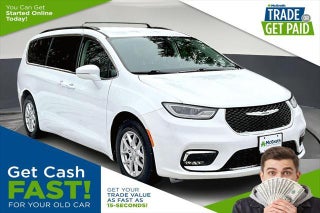 2022 Chrysler Pacifica with Bright White Clearcoat Exterior