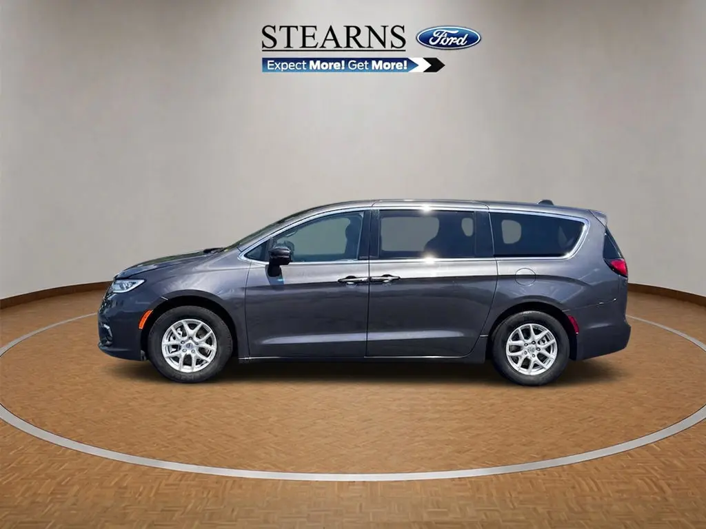 2023 Chrysler Pacifica - $19,703
