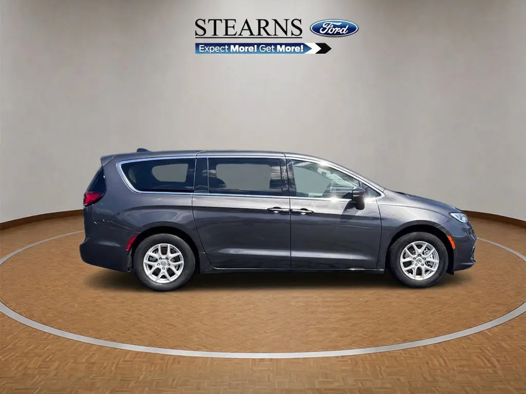2023 Chrysler Pacifica - $19,703