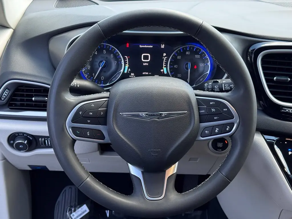 2023 Chrysler Pacifica - $19,703