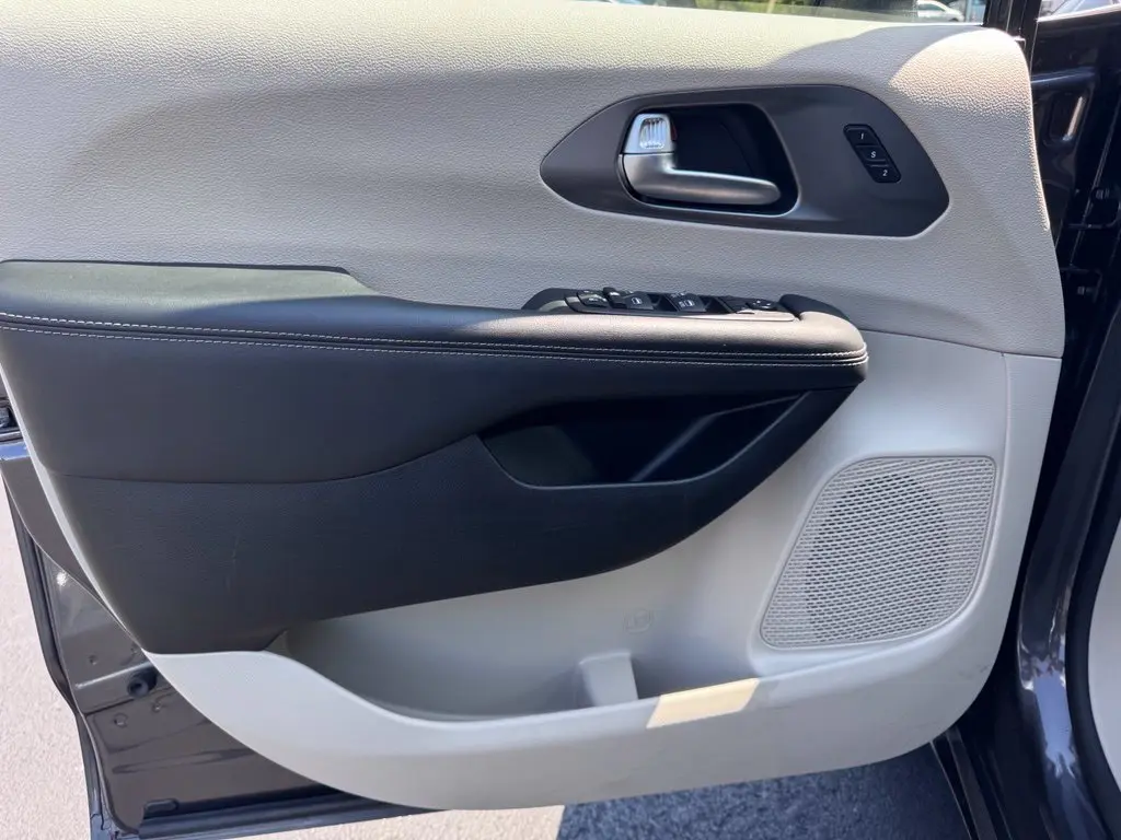 2023 Chrysler Pacifica - $19,703