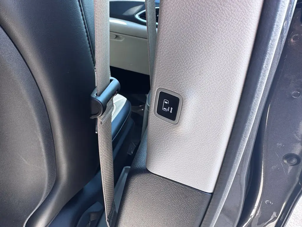 2023 Chrysler Pacifica - $19,703