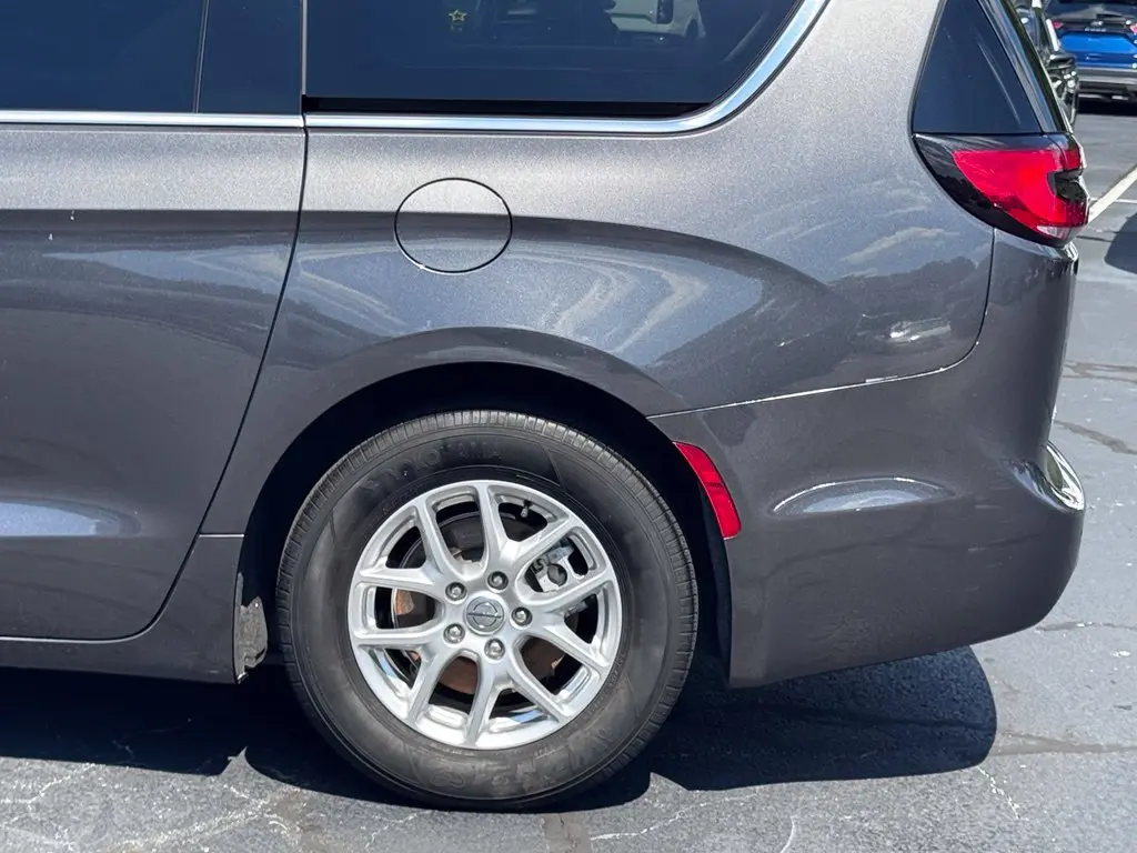 2023 Chrysler Pacifica - $19,703