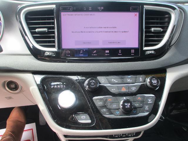 2023 Chrysler Pacifica - $29,987