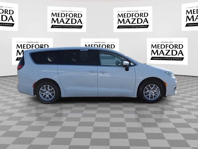 2023 Chrysler Pacifica - $22,235