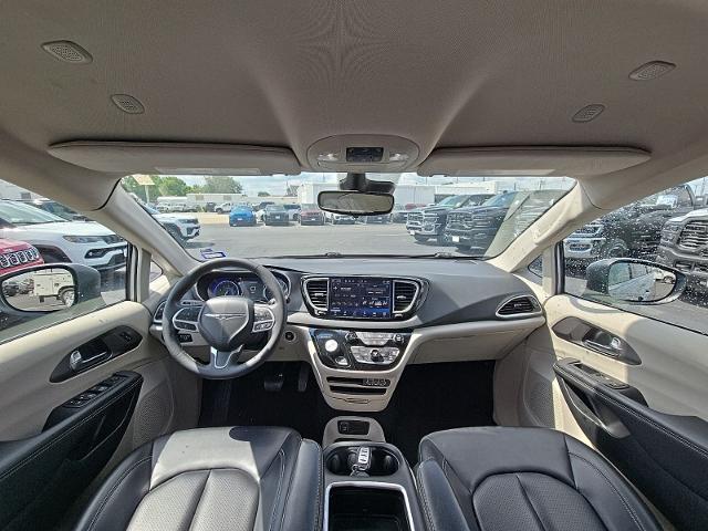 2023 Chrysler Pacifica Touring L — photo 1 of 36
