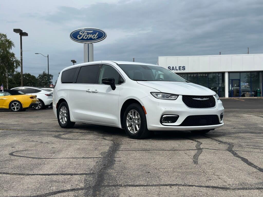 2024 Chrysler Pacifica - $25,966