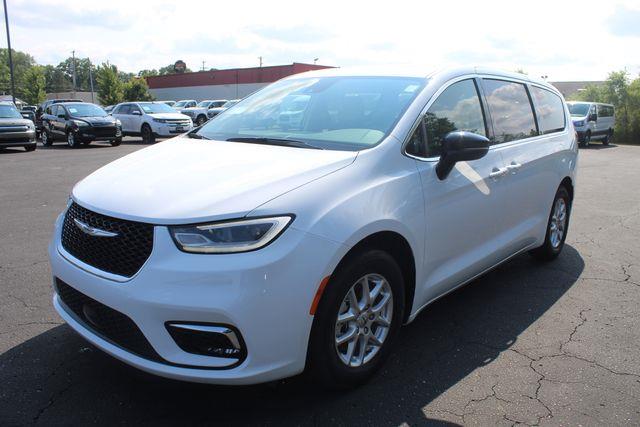 2024 Chrysler Pacifica - $25,890