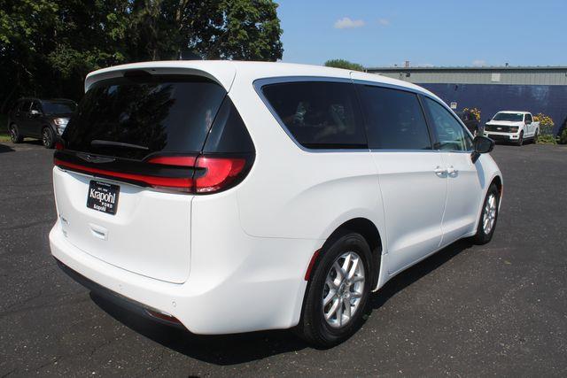2024 Chrysler Pacifica - $25,890