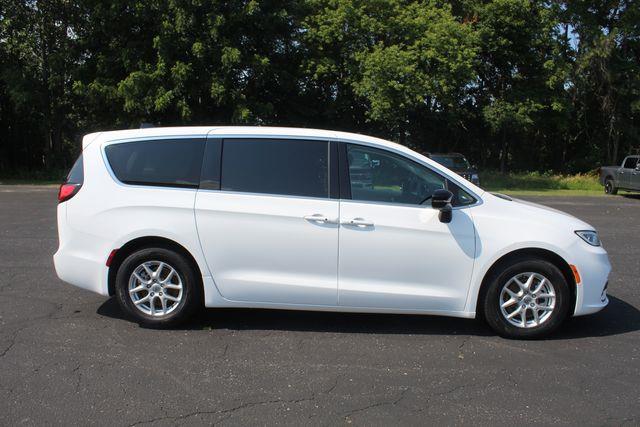 2024 Chrysler Pacifica - $25,890
