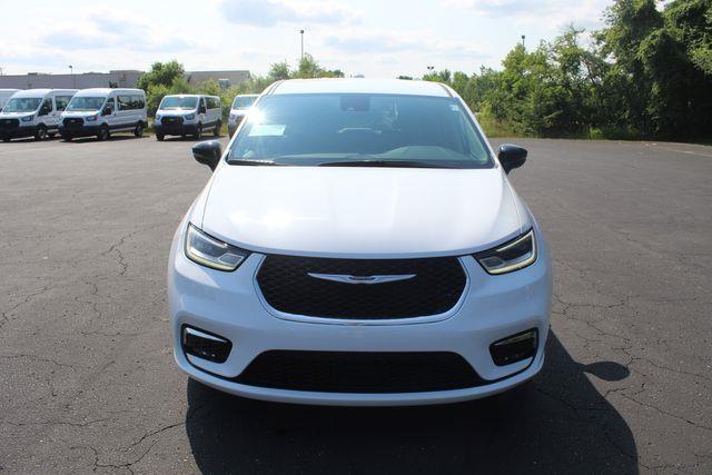 2024 Chrysler Pacifica - $25,890