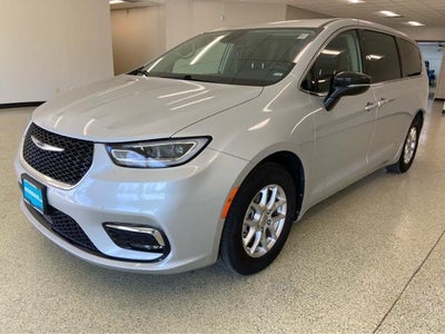 Photo of a 2024 Chrysler Pacifica Touring L 4DR Mini-Van for sale