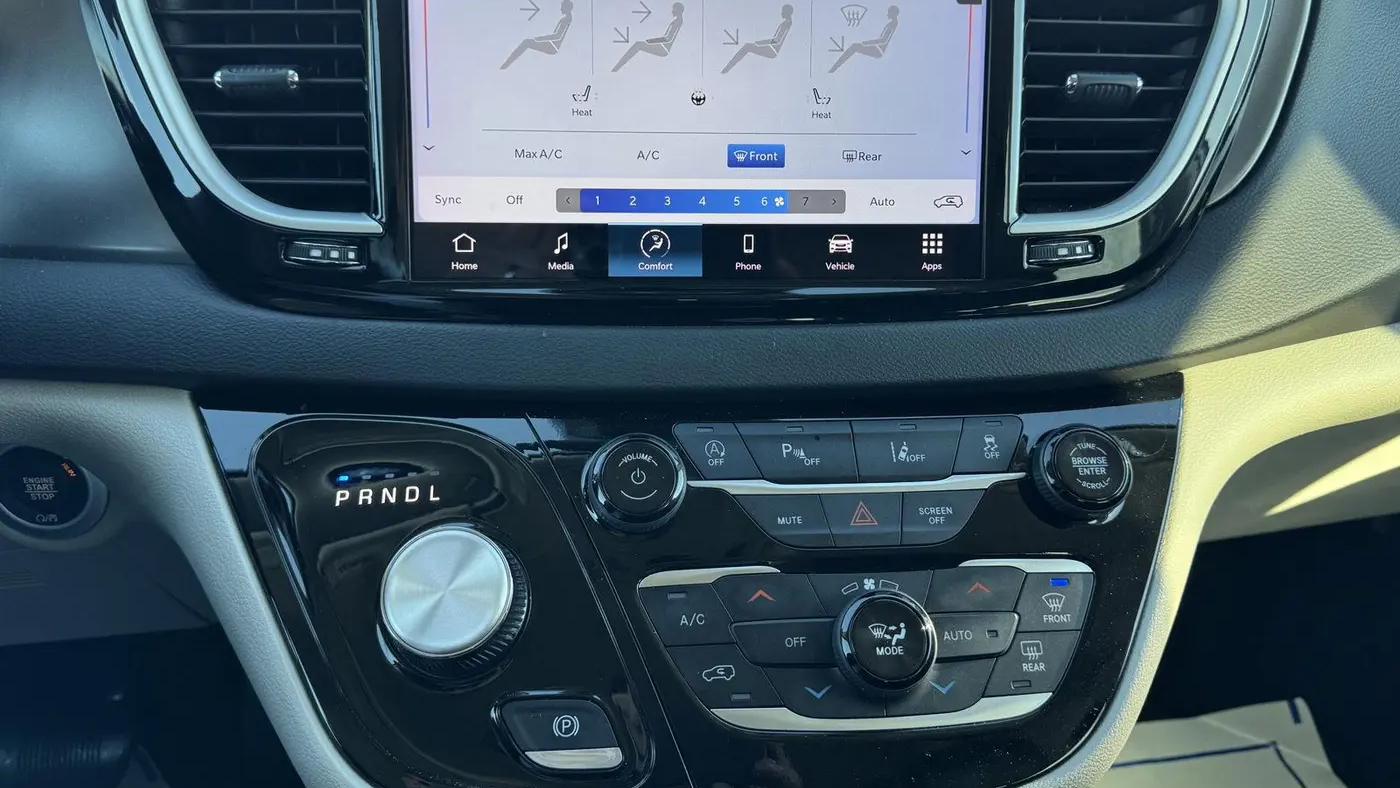 2024 Chrysler Pacifica Touring L