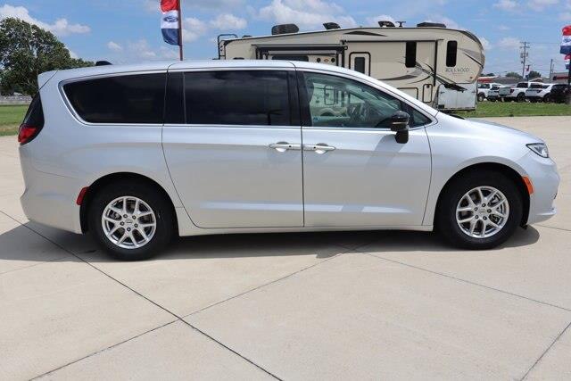 2024 Chrysler Pacifica - $28,990