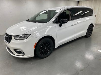 Photo of a 2024 Chrysler Pacifica Touring L 4DR Mini-Van for sale