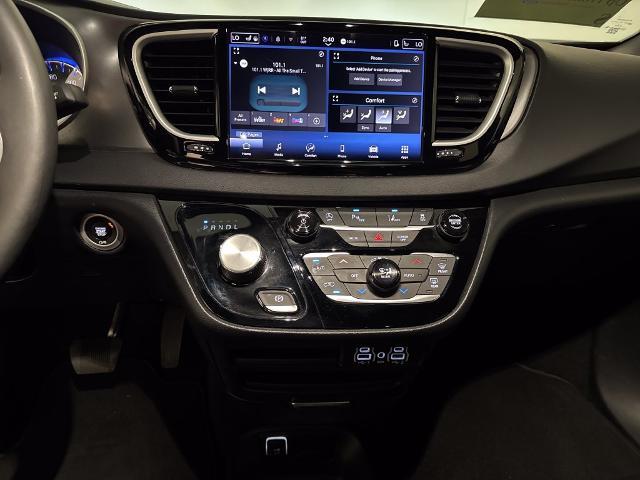 2025 Chrysler Pacifica - $22,500