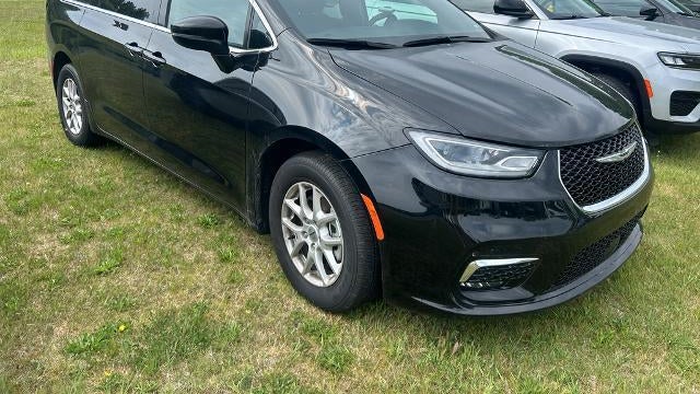 Preowned 2025 Chrysler Pacifica Select for Sale