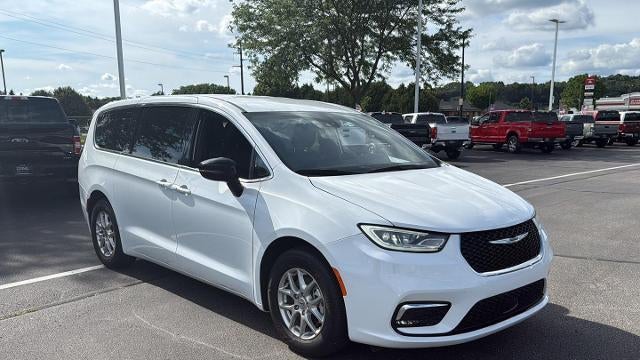Preowned 2025 Chrysler Pacifica Select for Sale