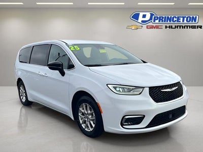 Photo of a 2025 Chrysler Pacifica Select 4DR Mini-Van for sale