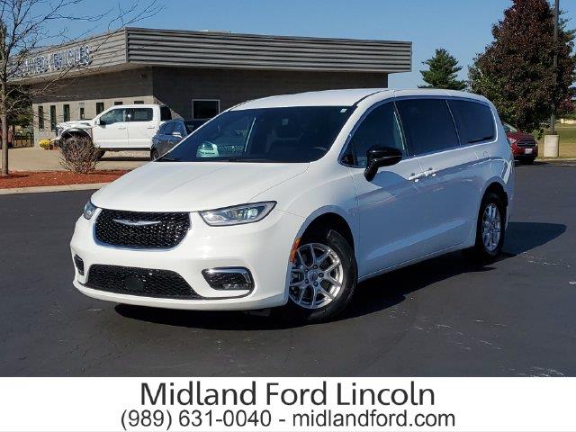 2025 Chrysler Pacifica - $22,900