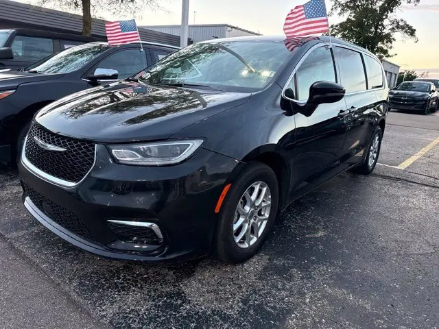 2025 Chrysler Pacifica - $22,909
