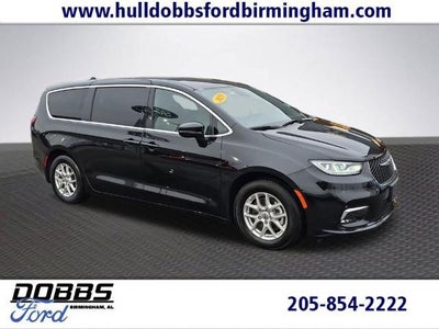 Photo of a 2025 Chrysler Pacifica Select 4DR Mini-Van for sale