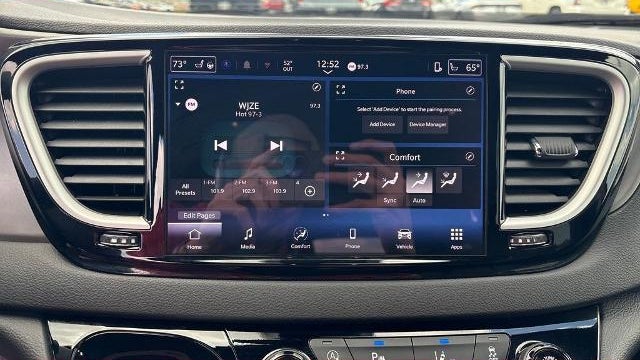 2025 Chrysler Pacifica Select