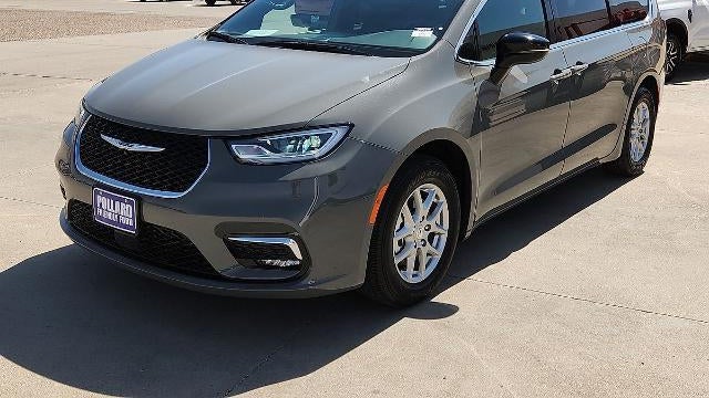 Preowned 2025 Chrysler Pacifica Select for Sale