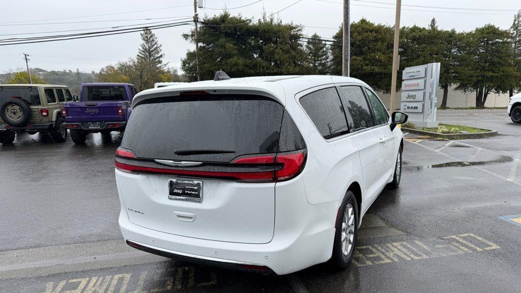 2025 Chrysler Pacifica Select