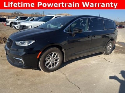 Photo of a 2025 Chrysler Pacifica Select 4DR Mini-Van for sale