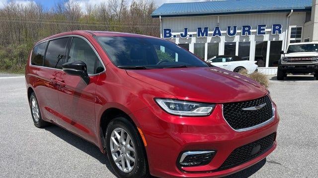 Preowned 2025 Chrysler Pacifica Select for Sale