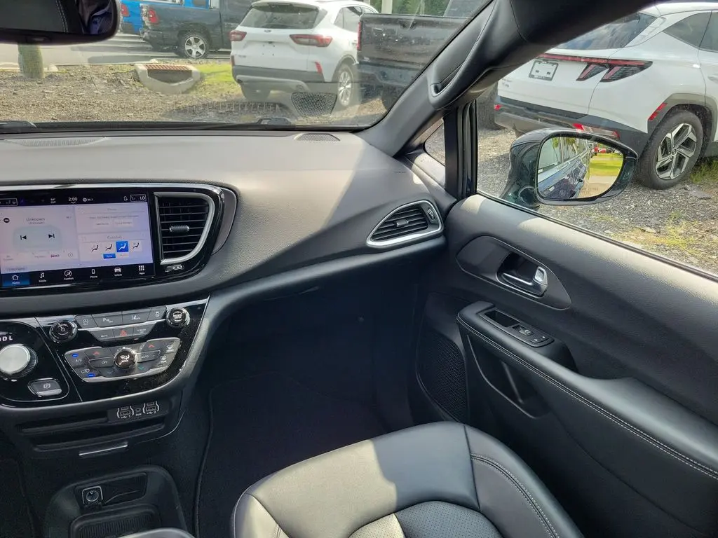 2025 Chrysler Pacifica - $25,919