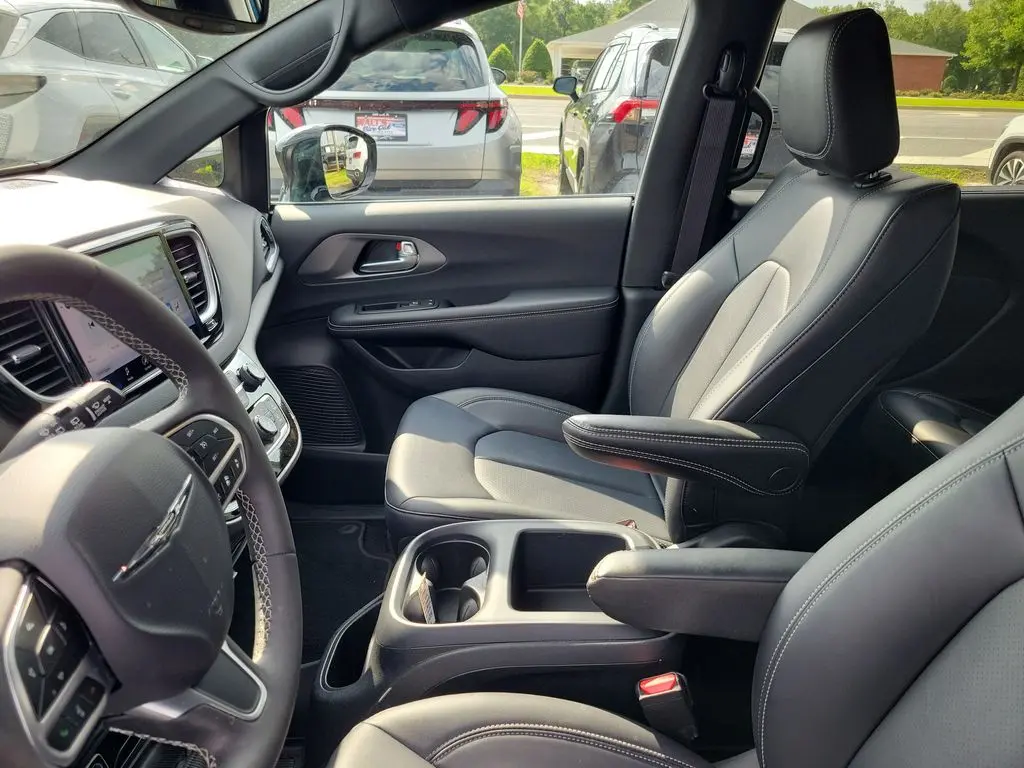 2025 Chrysler Pacifica - $25,919