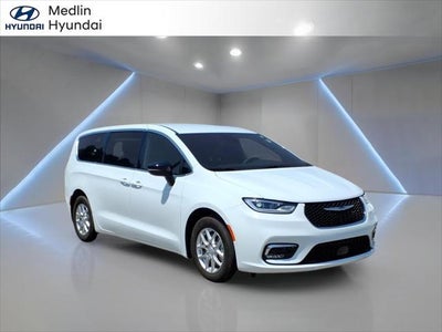 2026 Chrysler Pacifica Select 4DR Mini-Van