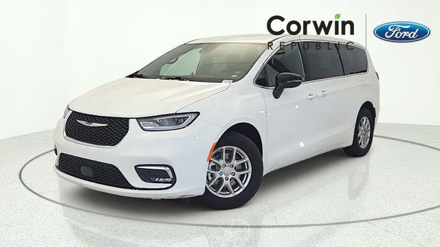 Preowned 2026 Chrysler Pacifica Select for Sale