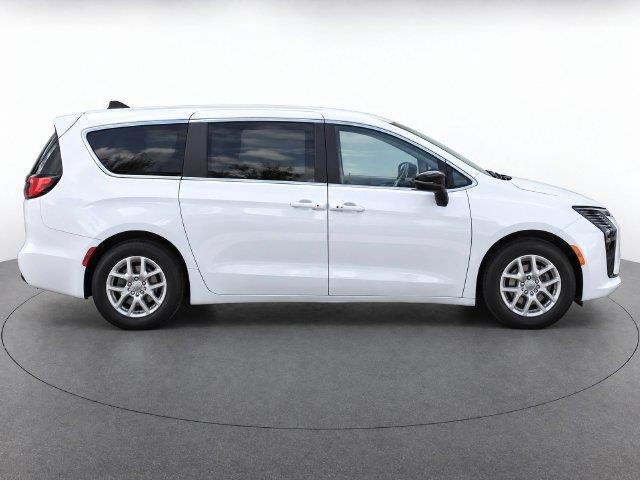 2027 Chrysler Pacifica - $35,998
