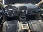 2016 Town and Country Thumbnail 9