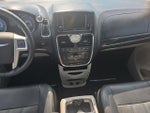 2016 Town and Country Thumbnail 10