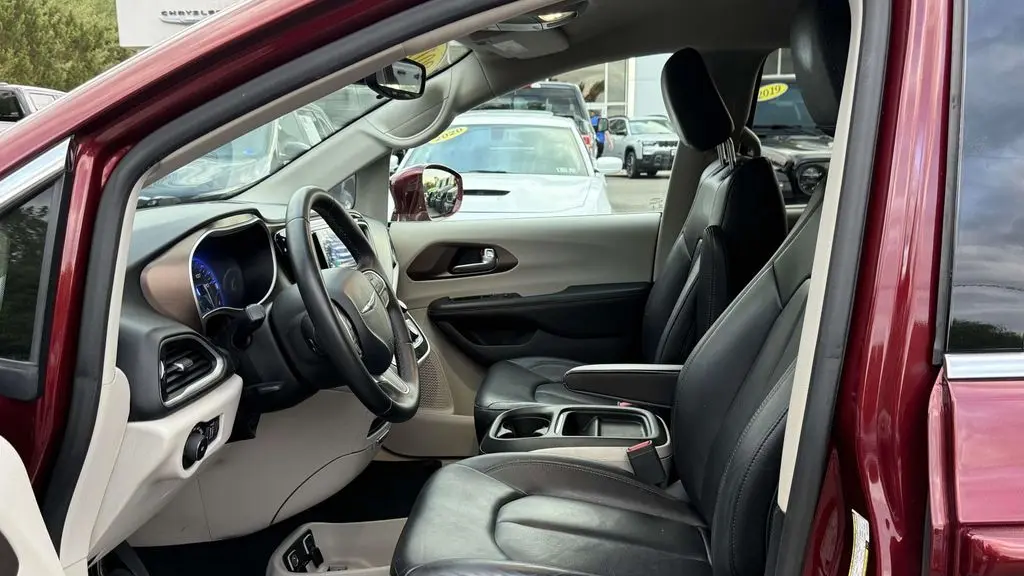 2017 Chrysler Pacifica Touring-L