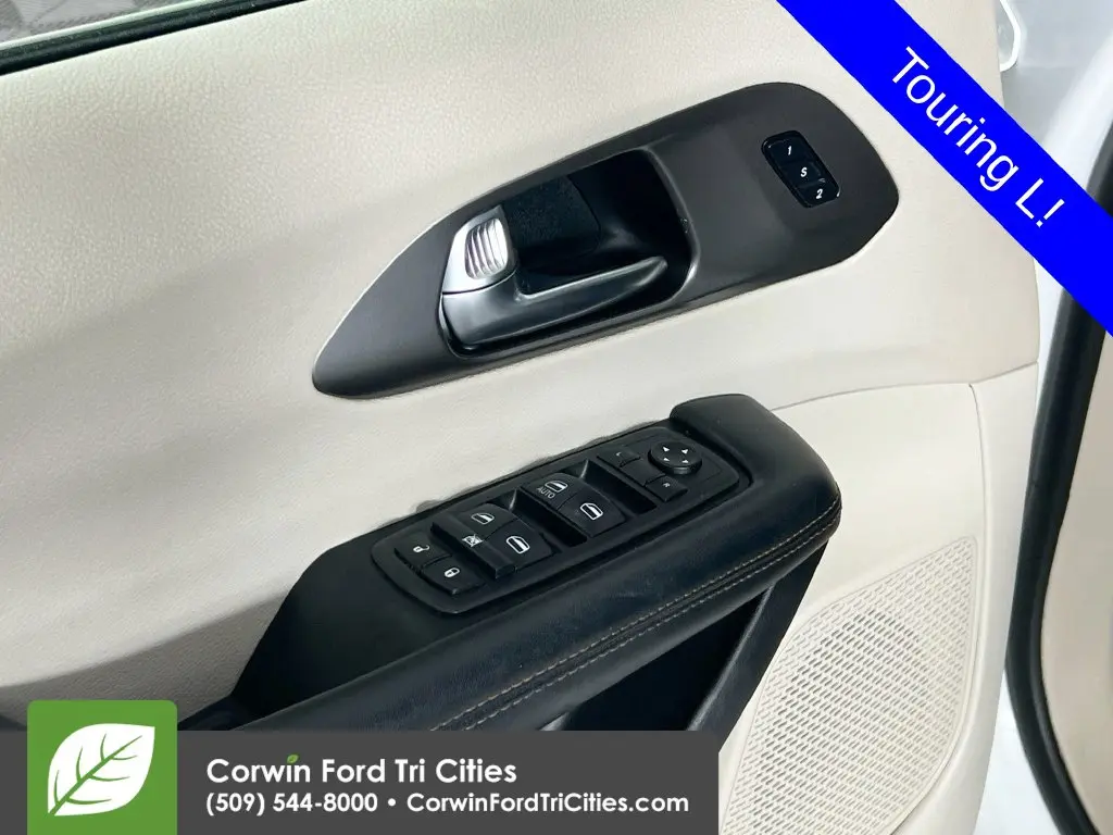 2020 Chrysler Pacifica - $14,700