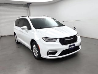 2021 Chrysler Pacifica with Bright White Clearcoat Exterior