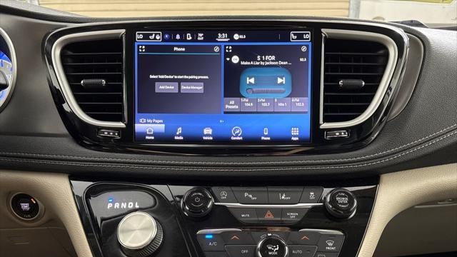 2022 Chrysler Pacifica Touring L