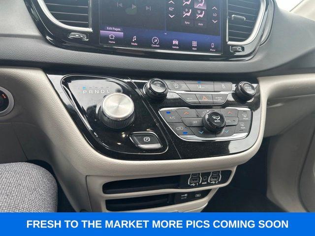 2022 Chrysler Pacifica - $15,500