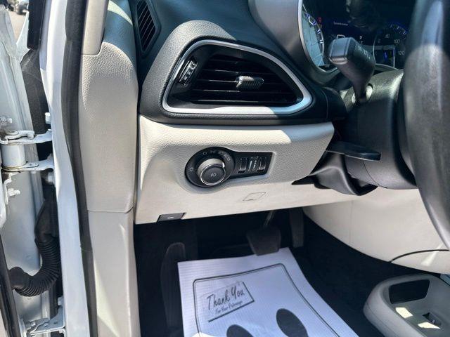 2022 Chrysler Pacifica - $15,500