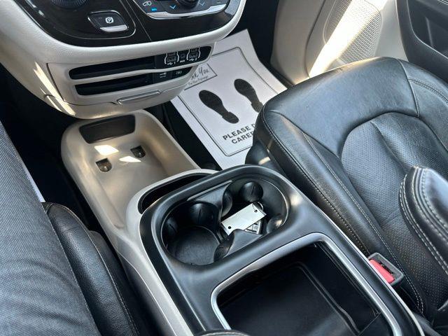 2022 Chrysler Pacifica - $15,500
