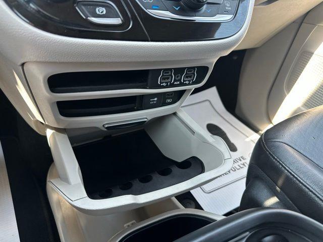 2022 Chrysler Pacifica - $15,500