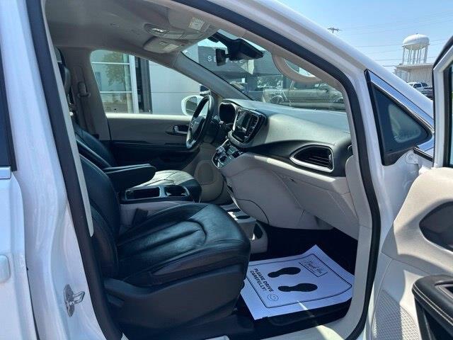 2022 Chrysler Pacifica - $15,000
