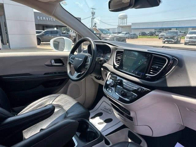 2022 Chrysler Pacifica - $15,000