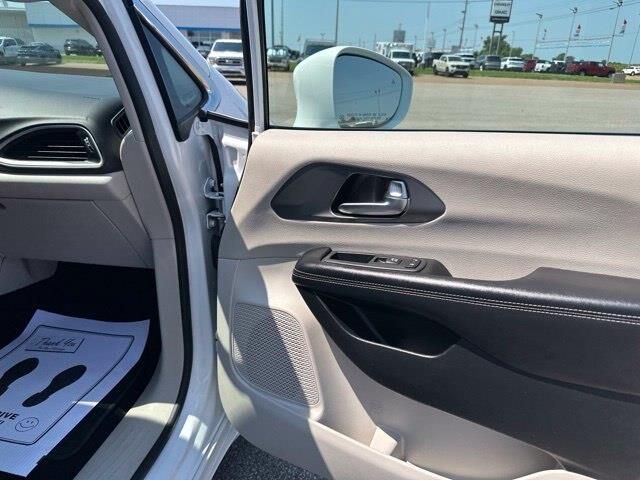 2022 Chrysler Pacifica - $15,000